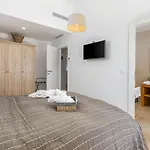 Village By Villsy - With Heated Pool, Spa, Private Tennis Court, Golf Court, Basketball Court And Playroom ヴィラ Tinjan