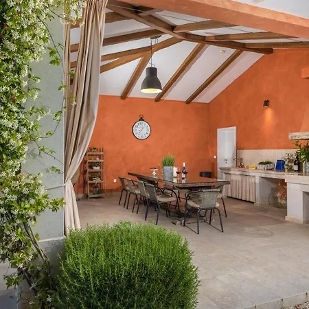 ヴィラ Village By Villsy - With Heated Pool, Spa, Private Tennis Court, Golf Court, Basketball Court And Playroom
