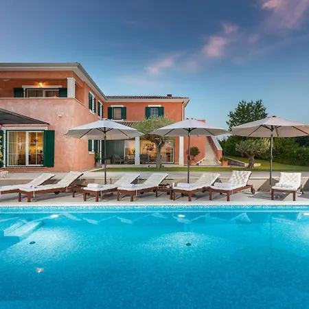 ヴィラ Village By Villsy - With Heated Pool, Spa, Private Tennis Court, Golf Court, Basketball Court And Playroom