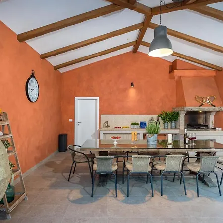 Village By Villsy - With Heated Pool, Spa, Private Tennis Court, Golf Court, Basketball Court And Playroom ヴィラ